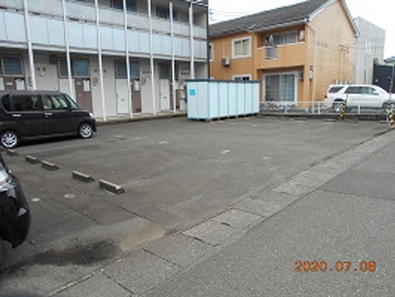 レオパレス大地 駐車場