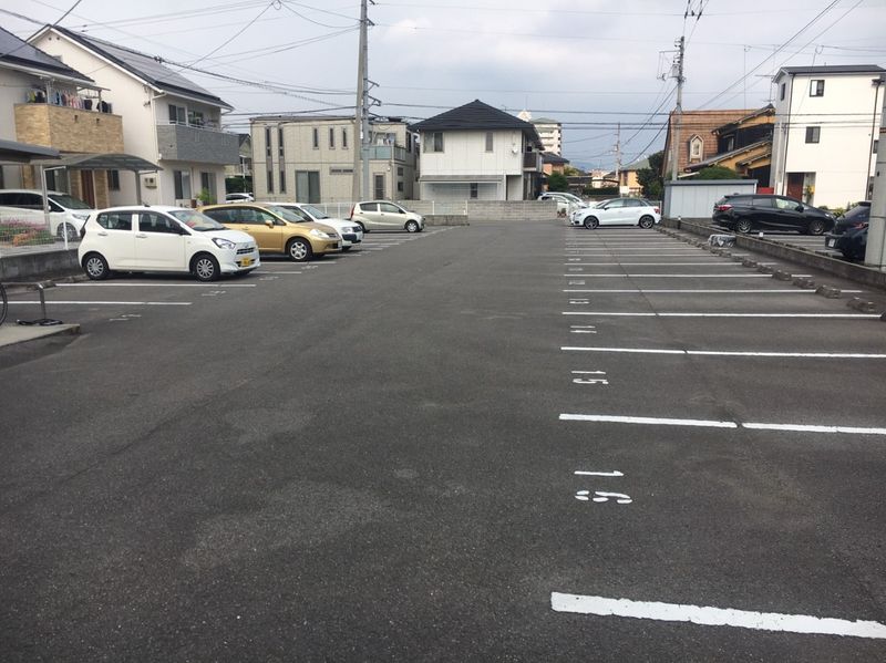 レオパレスリブェ−ル 駐車場