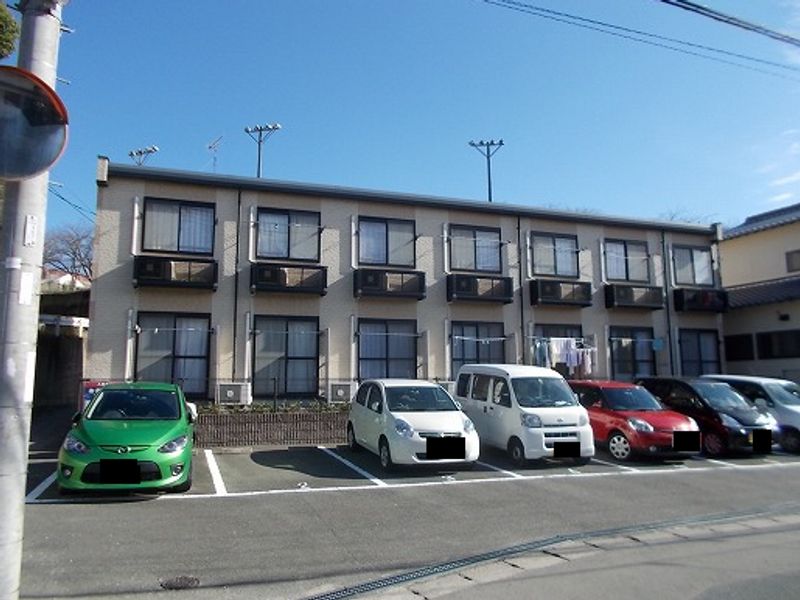 レオパレスＣＯＭＦＯＲＴ五条 駐車場