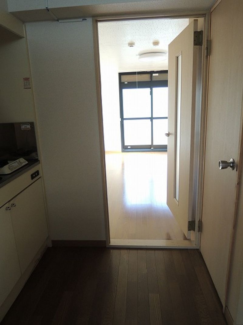 レオパレスメゾン 玄関