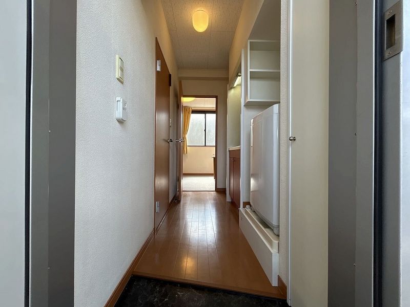 レオパレスパステロ 玄関