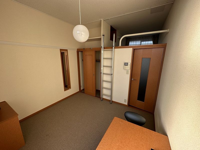 レオパレスカルーナ 居間