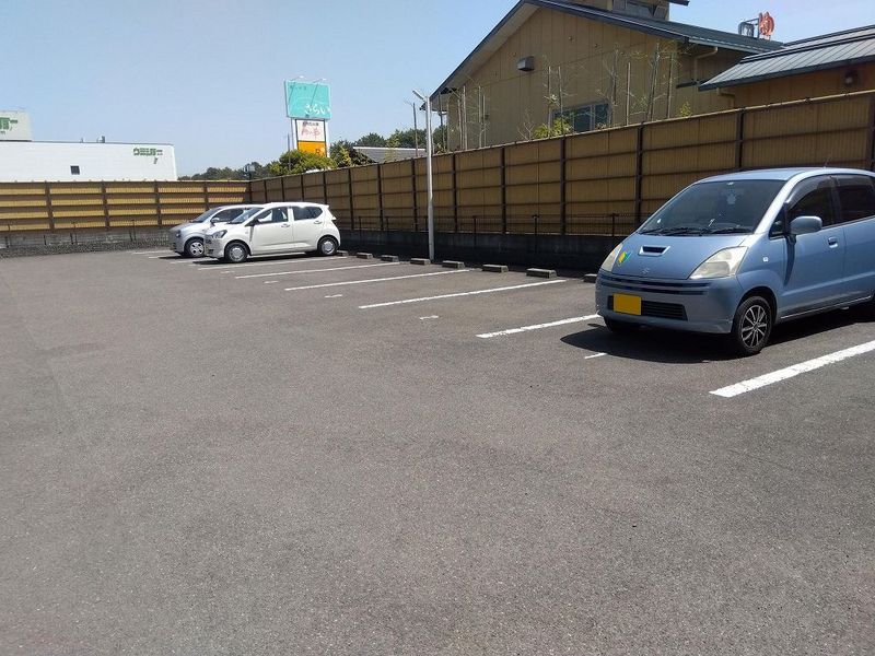 レオパレスシャルム瀬戸 駐車場