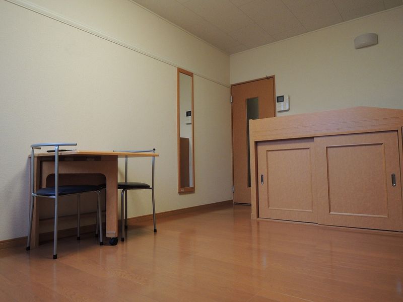 レオパレスメルヴェユー山鼻 居間