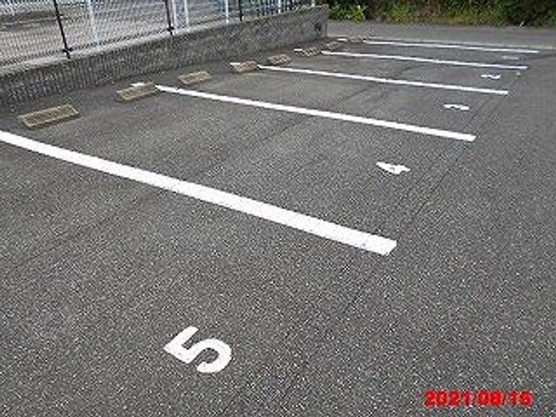 レオパレス橘 駐車場