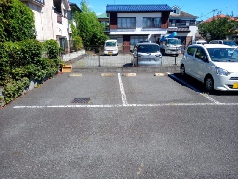 レオパレス村山 駐車場