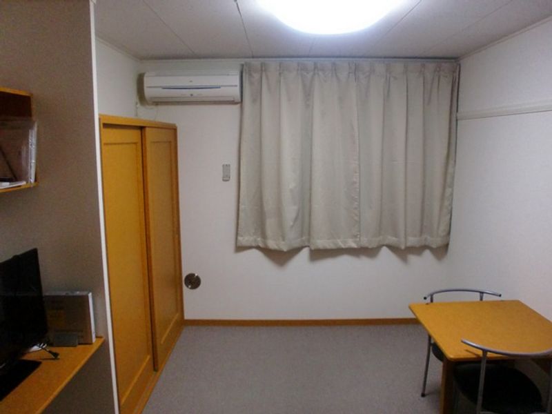 レオパレスハウゼブリューヘン 居間