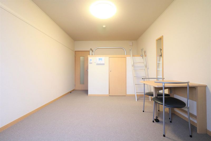 レオパレスビューテラス草内 居間