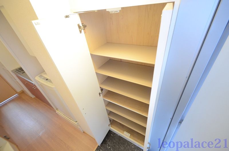 レオパレスヴェルデ古曽部 収納