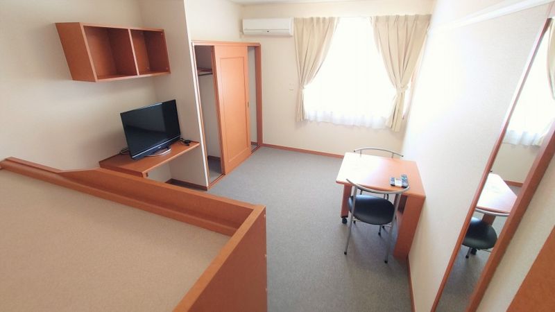 レオパレスラ・ティーダ 居間