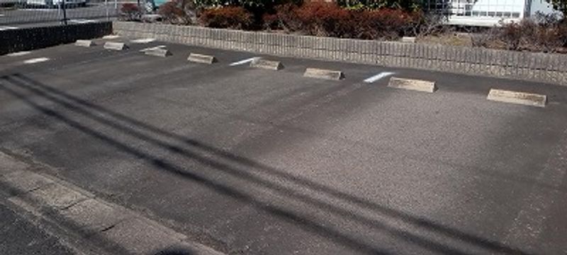 レオパレス番水 駐車場