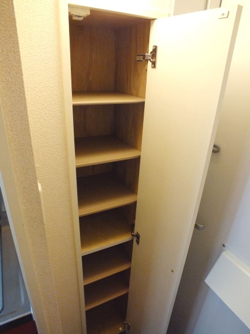 レオパレス旭 玄関