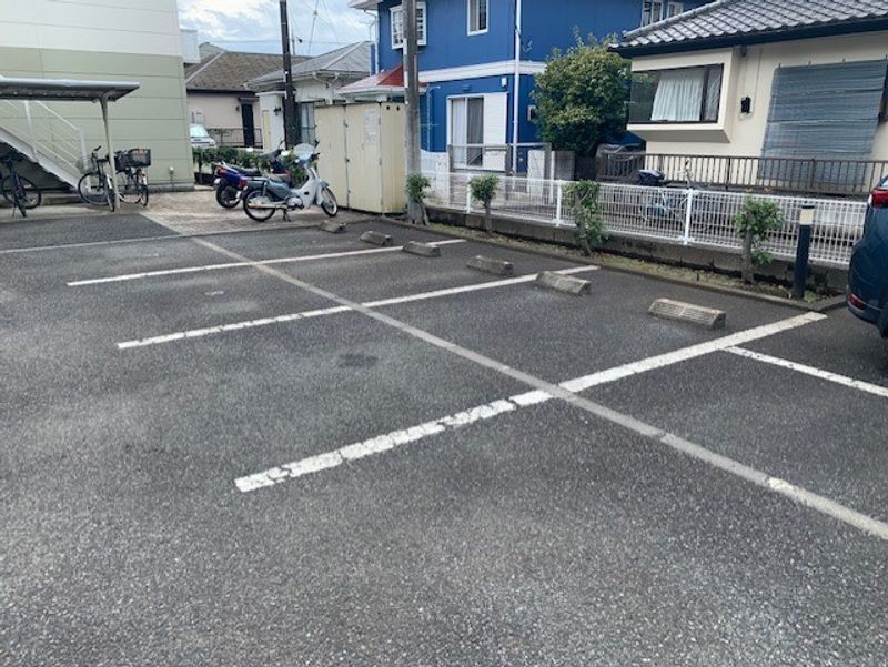 レオパレス卯月　２００３ 駐車場