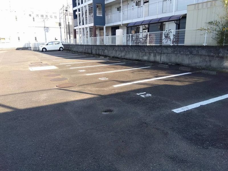 レオパレスＡＳＴ 駐車場