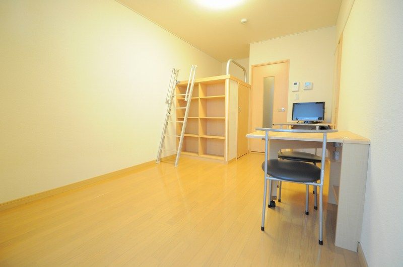 レオパレスパサート 居間