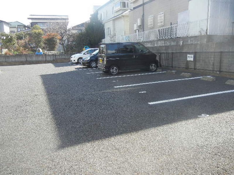 レオパレス新町 駐車場