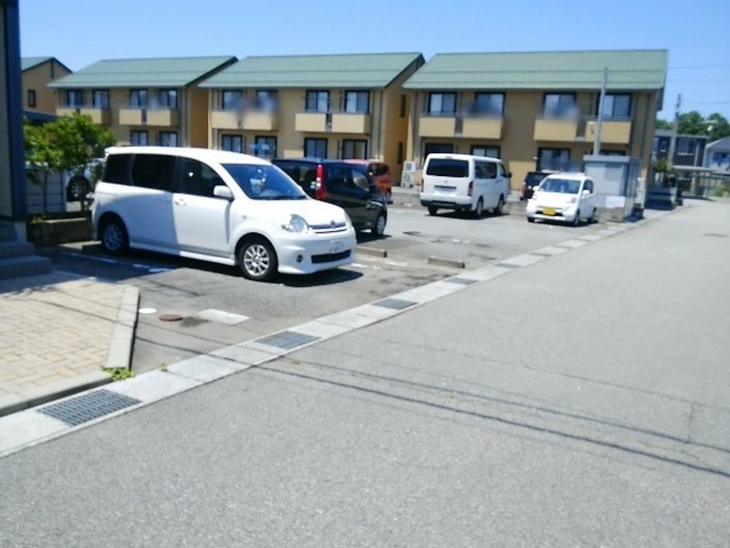 レオパレス豊夢 駐車場