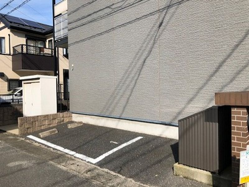 レオパレスアドヴァンス 駐車場