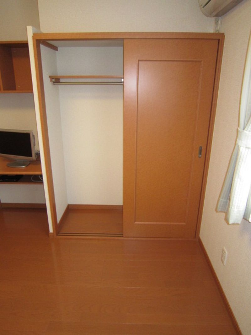 レオパレスルクソール 収納