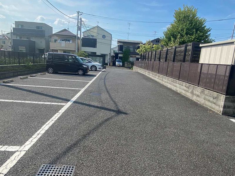 レオネクストアゼリアコート 駐車場