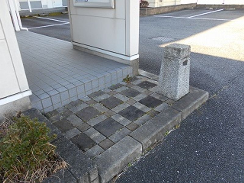レオパレスベッラヴィスタ エントランス