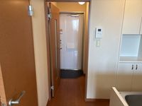 レオパレスアゼリアカーサ 玄関