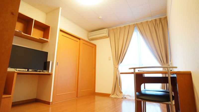 レオパレス志まや 収納