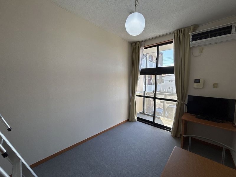 レオパレスＭＬハロープラザ 居間