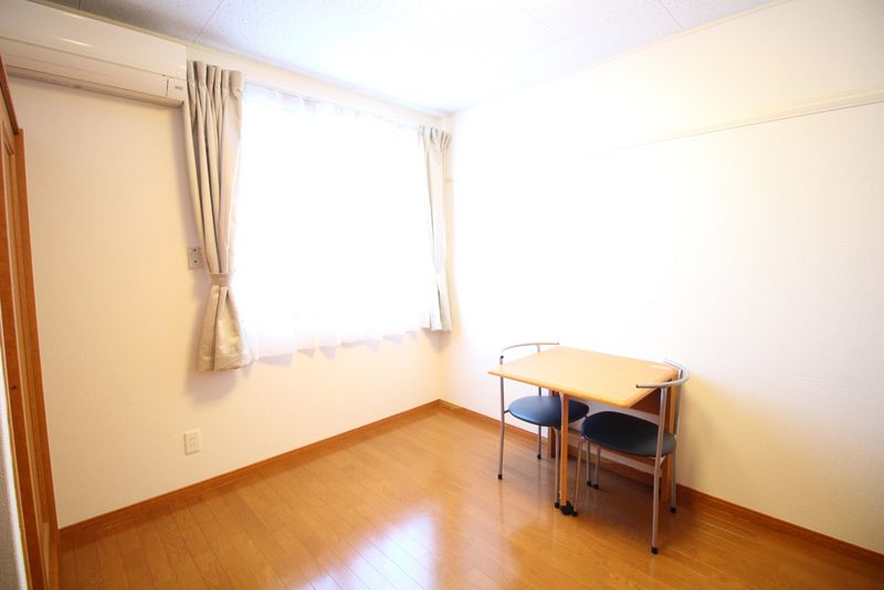 レオパレスメゾンアジュール 居間