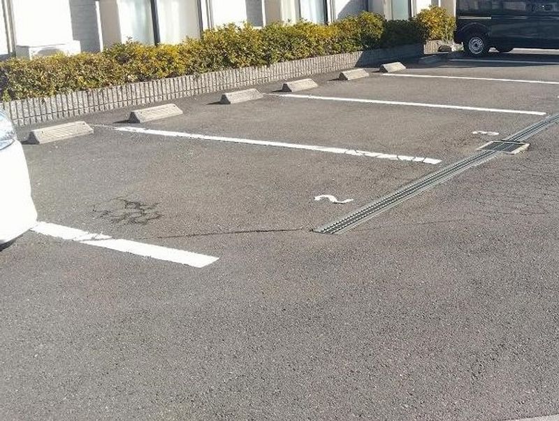 レオパレスフリューゲル 駐車場