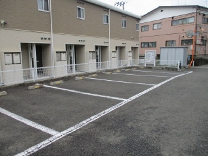 レオパレス留ヶ谷 駐車場