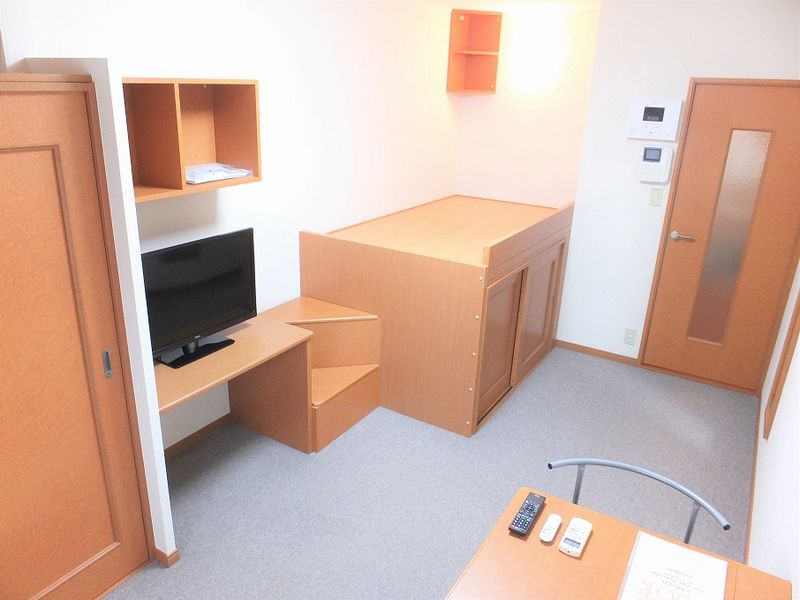 レオパレス三輪 居間