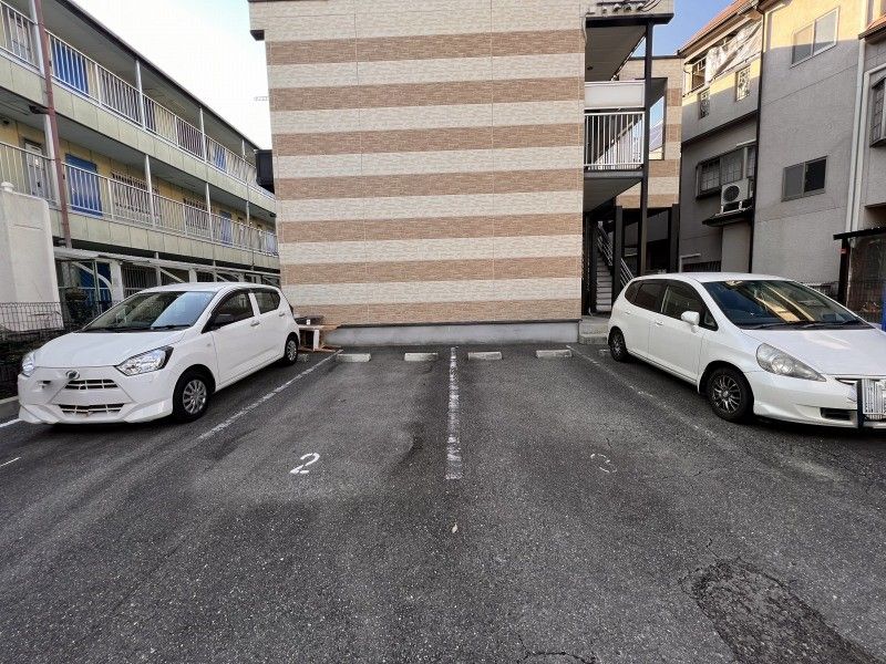 レオパレスコート　グラン 駐車場