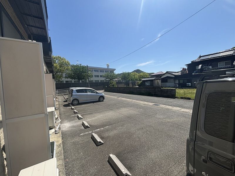 レオパレスメゾンセントプレチア 駐車場