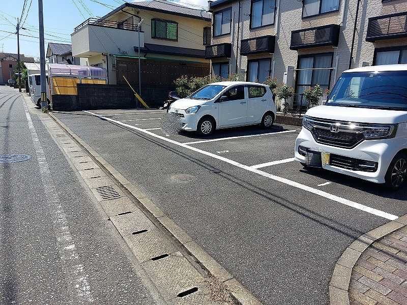レオパレスカーサ　キース 駐車場