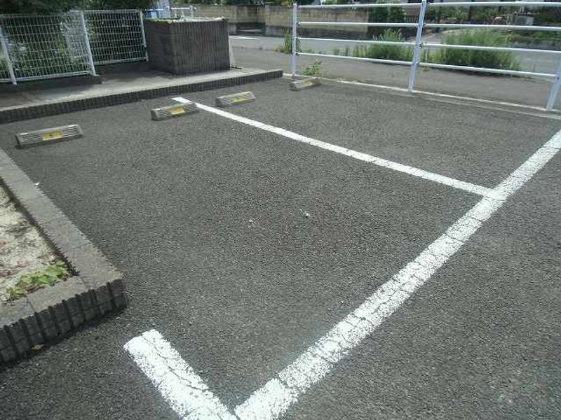 レオパレスモリエール 駐車場