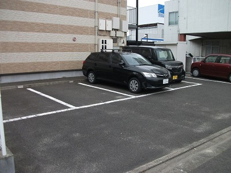 レオパレスアイ 駐車場