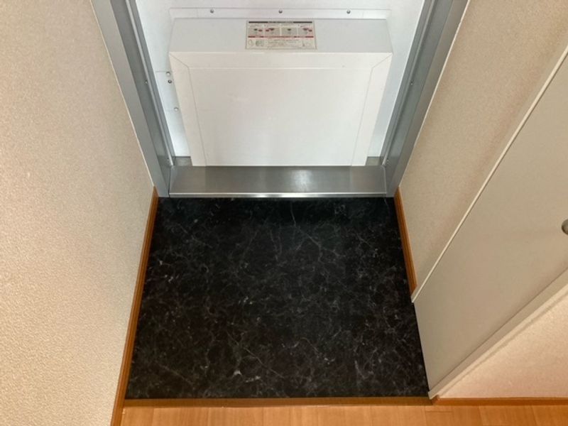レオパレス下河原 玄関