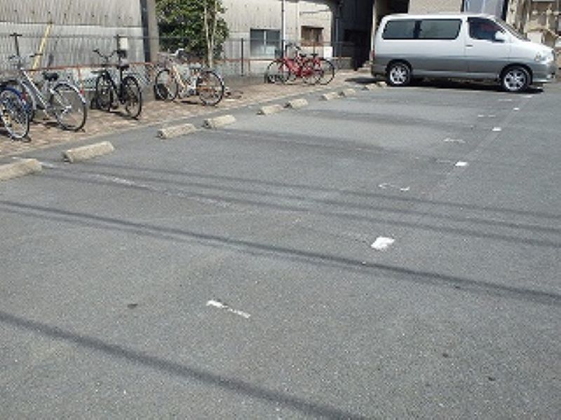 レオパレス福丸Ⅲ 駐車場
