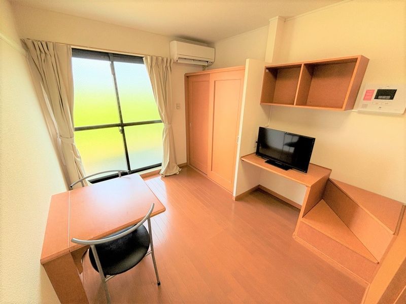 レオパレス伏見 居間