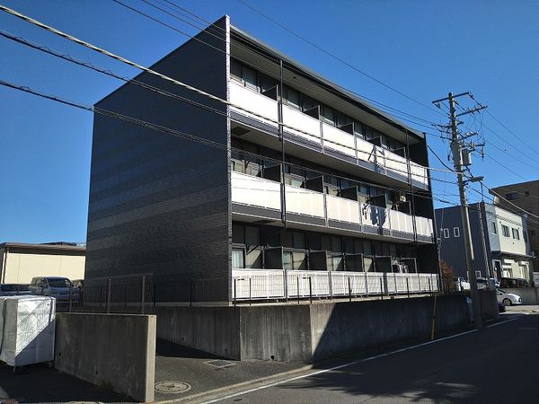 レオパレスヒューゲル五番館 外観