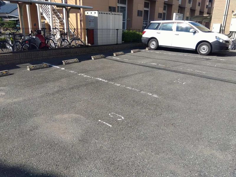 レオネクストフォルティッシモ 駐車場
