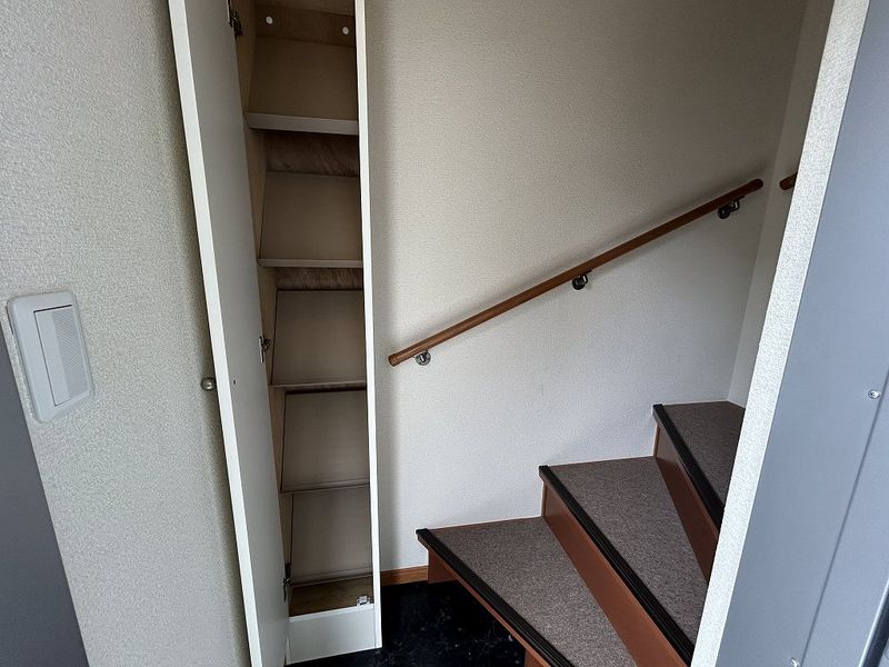 レオパレスシイ　エス 玄関