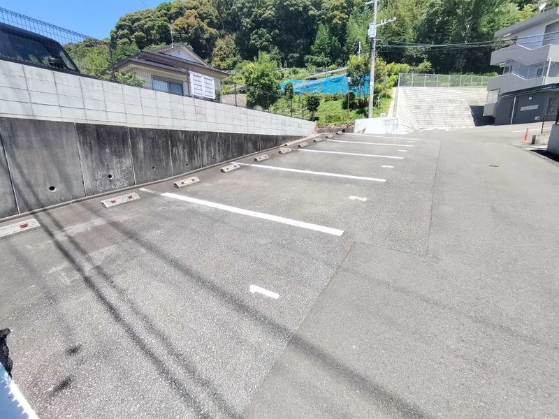 レオネクストヴェルテラス 駐車場