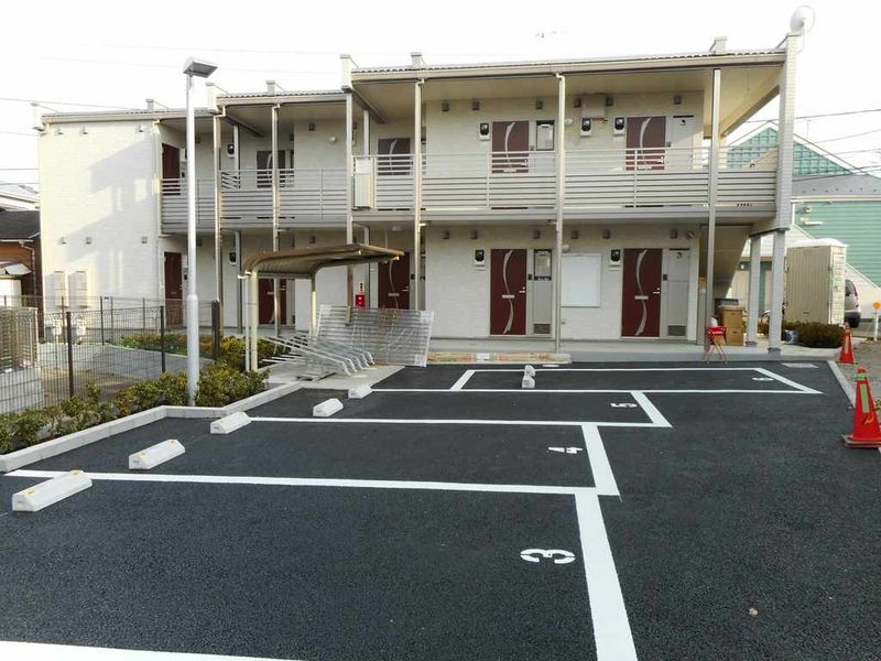 クレイノ湘南美住町 駐車場