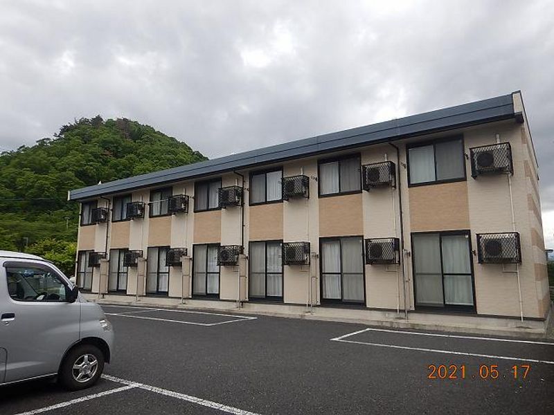 レオパレスメディオ鎌田 駐車場