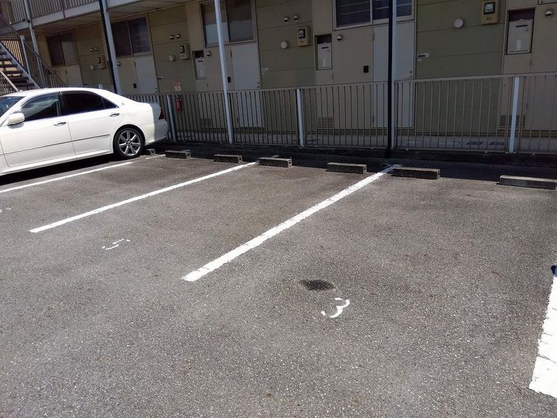 レオパレスマーガレット 駐車場