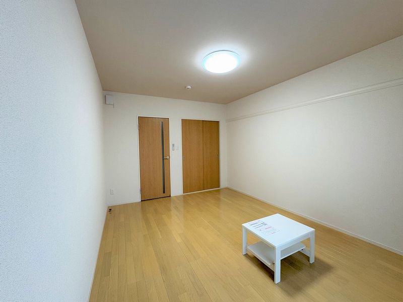 クレイノコンフォール杭瀬北新町 居間