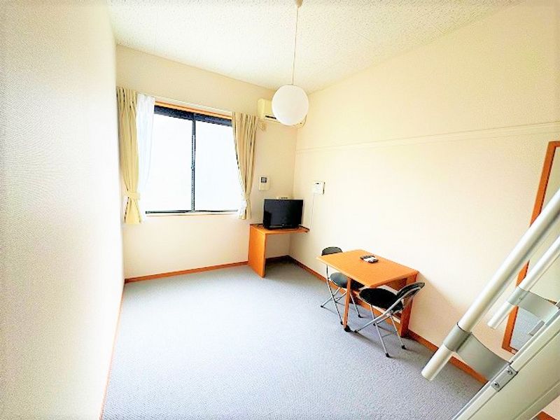 レオパレスセドル　ブランシュⅡ 居間