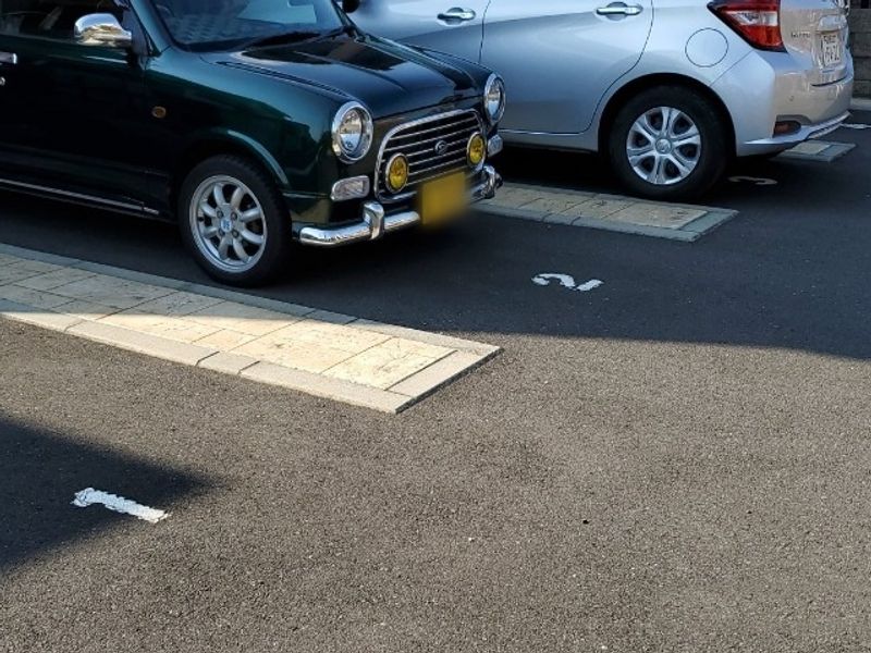 レオネクストサルビア 駐車場